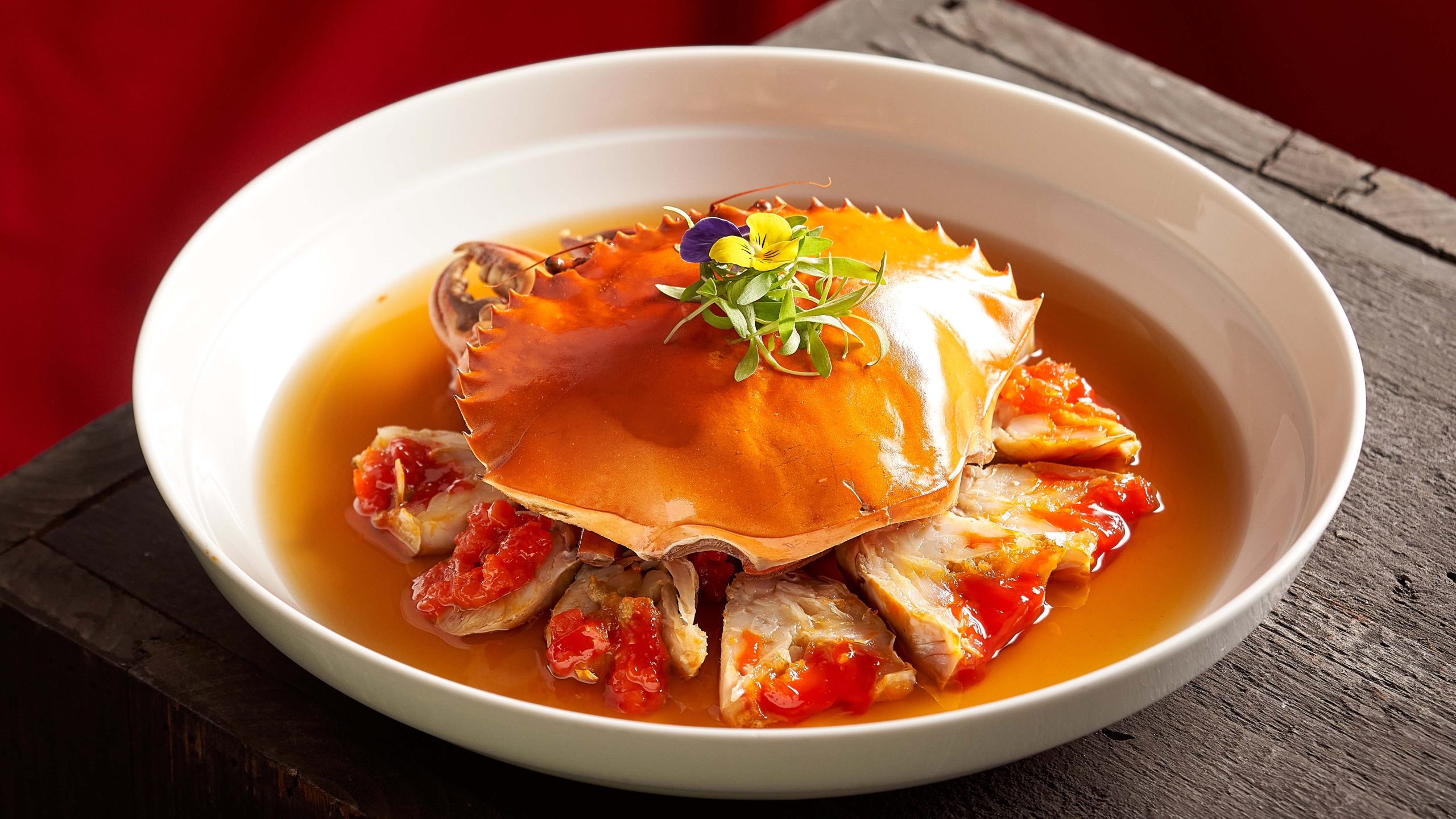 HOMES上海本帮菜餐厅菜单轮播图 - 醉将军（秘制绍兴酒醉膏蟹），蟹膏丰腴红亮特写。